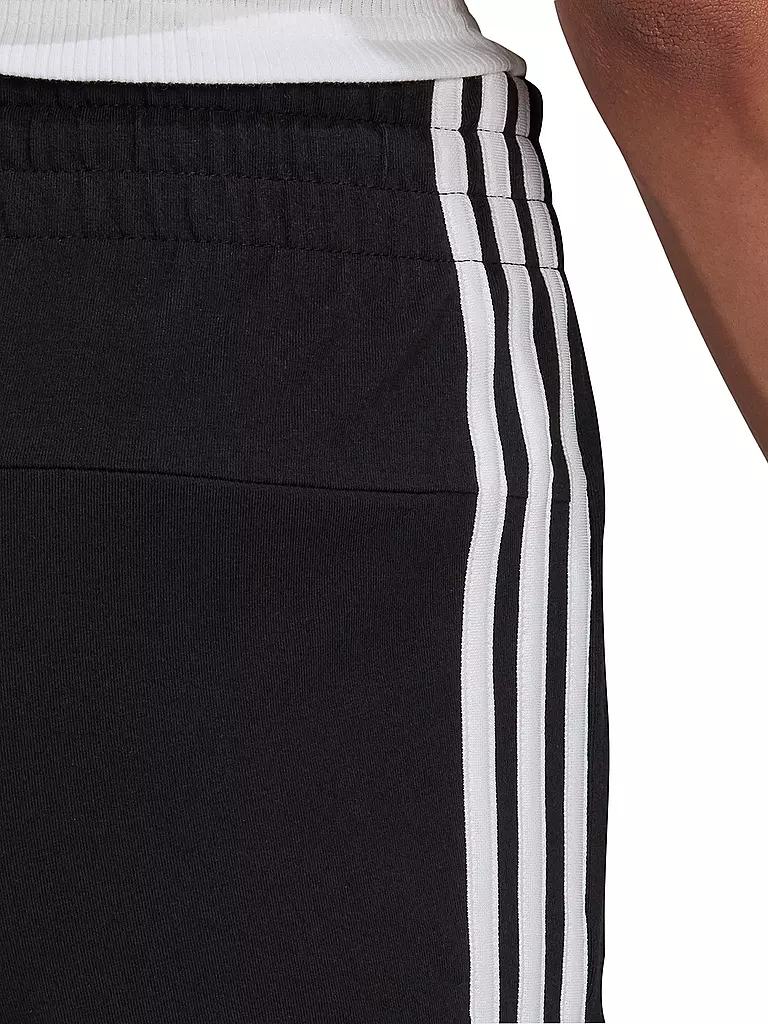 ADIDAS | Damen Fitnessshort Essentials Slim 3-Streifen | Negro