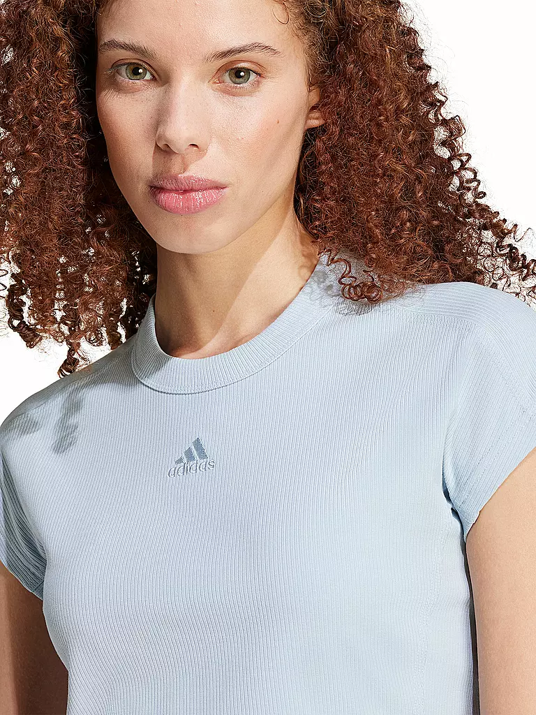 ADIDAS | Damen T-Shirt Lounge Ribbed Crop | Azul claro