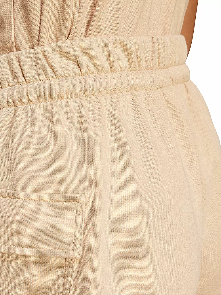 ADIDAS | Pantalón corto cargo de felpa francesa para mujer |