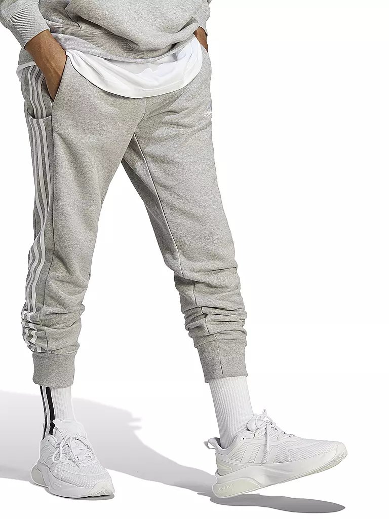 ADIDAS | Pantalón de chándal para hombre Essentials French Terry con puños cónicos y 3 rayas | Gris