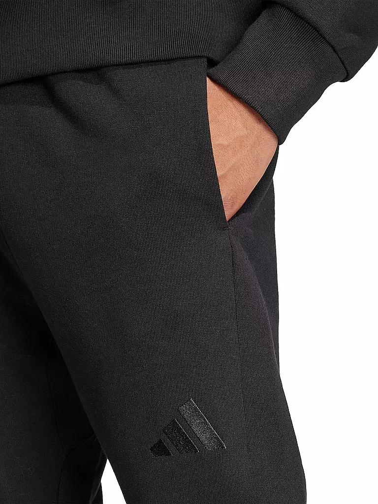ADIDAS | Pantalón de chándal SZN para hombre |