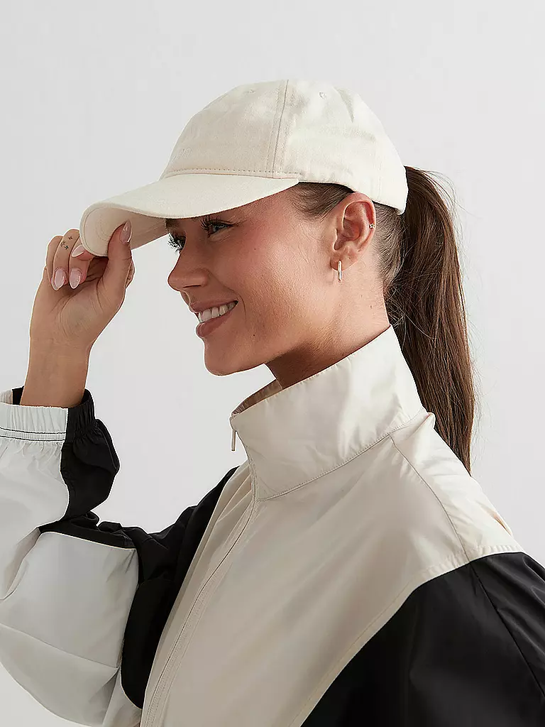 AIM'N | Gorra de mujer con logo pequeño |