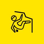 Symbol einer Person, die klettert, in Schwarz auf gelbem Hintergrund dargestellt. Der Kletterer steht auf einer senkrechten Felswand, einen Arm nach oben gestreckt und ein Bein angewinkelt, was Bewegung und Anstrengung beim Aufstieg suggeriert.