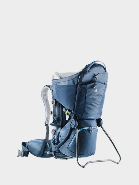 Una mochila portabebés azul con soporte metálico integrado, correas acolchadas y asiento seguro. El texto "PORTABEBÉS" aparece en la esquina superior izquierda en blanco sobre un fondo gris claro.
