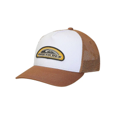 Gorra trucker marrón y blanca con espalda de malla y parche con el logo de Quiksilver en la parte delantera sobre un fondo blanco liso.