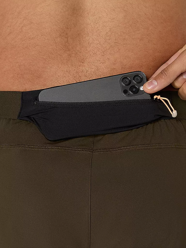 ASICS | Pantalón corto de running para hombre Road de 5 pulgadas | Marrón