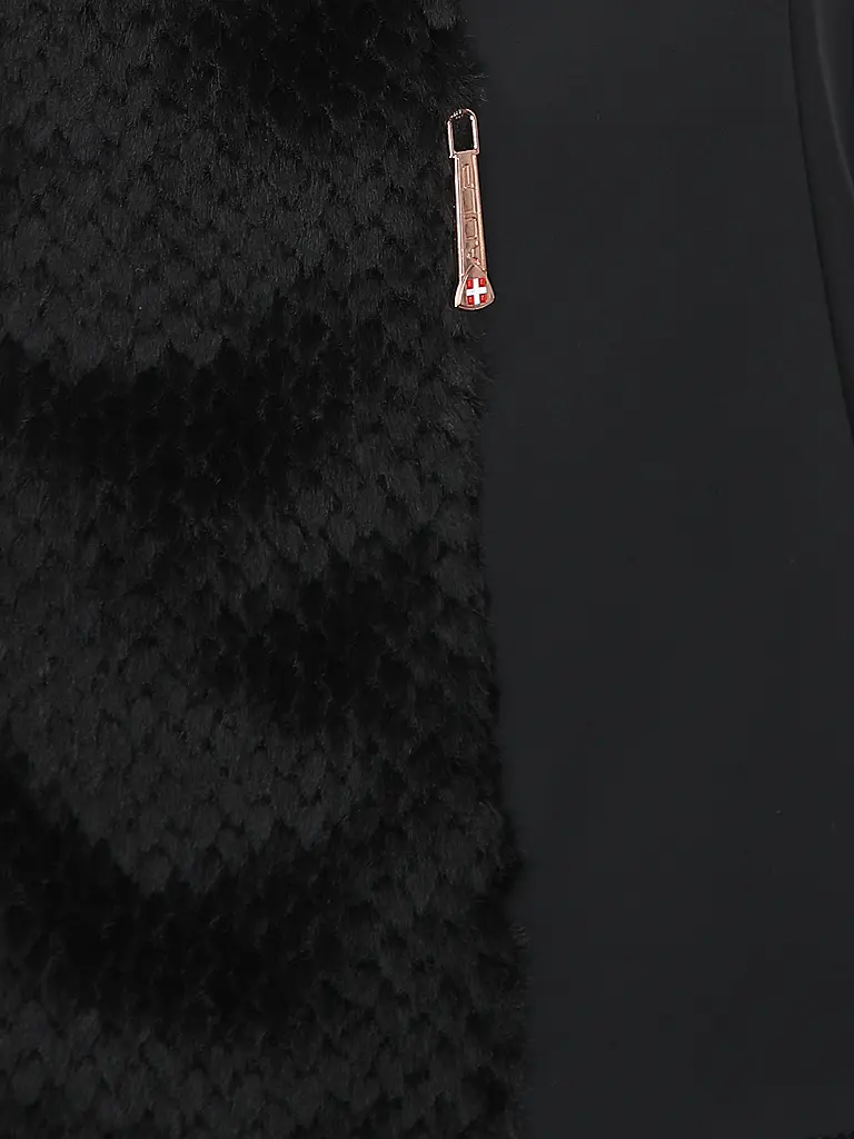 AULP | Nombre del producto: Chaqueta de mujer Canel
Marca: AULP
Color: negro
Categorías: Mujer

Material: Fibra sintética | Negro