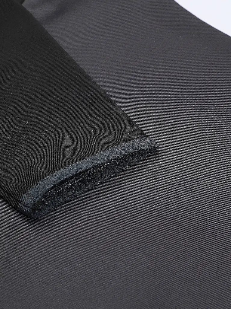 CMP | Nombre del producto: Camiseta interior con cremallera para niño
Marca: CMP
Color: negro
Categorías: Niños

Material: Fibra sintética, elástico | 