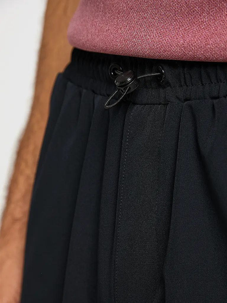 JOY SPORTSWEAR | Pantalón corto Marek para hombre | Negro