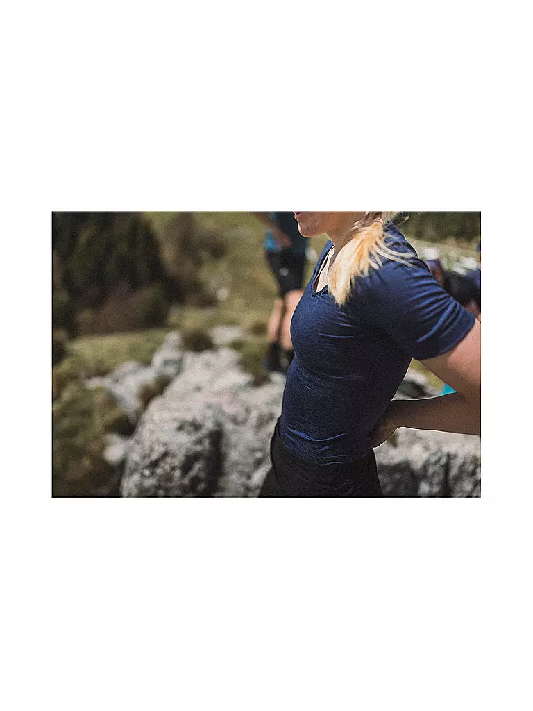 LÖFFLER | Camiseta interior ligera de merino para mujer | Azul oscuro