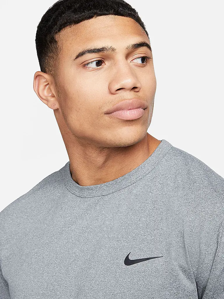 NIKE | Camiseta de fitness Dri-FIT UV Hyverse para hombre |