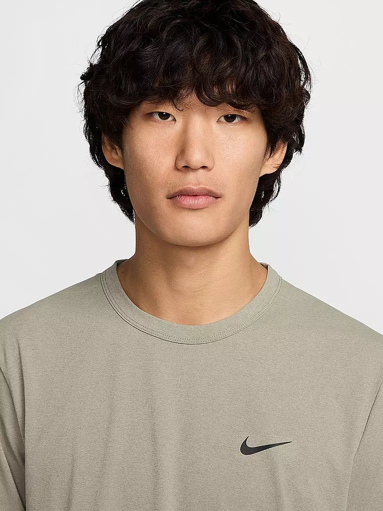 NIKE | Camiseta de fitness para hombre Dri-FIT UV Hyverse | Oliva