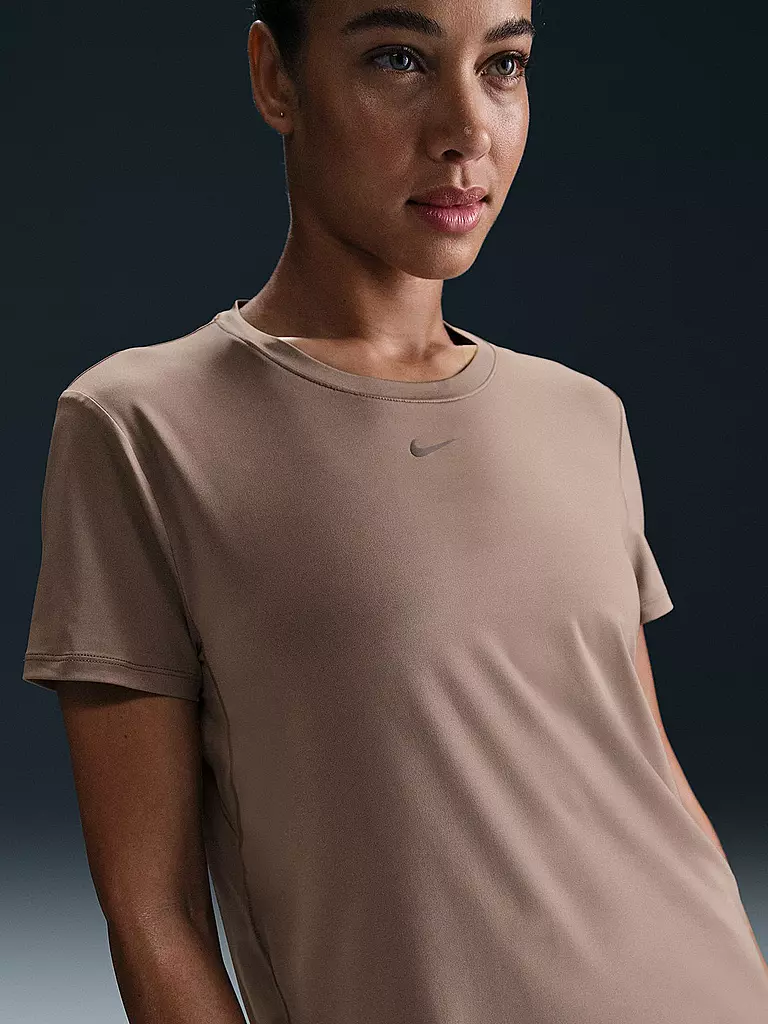 NIKE | Camiseta de fitness para mujer One Classic Dri-FIT | Marrón