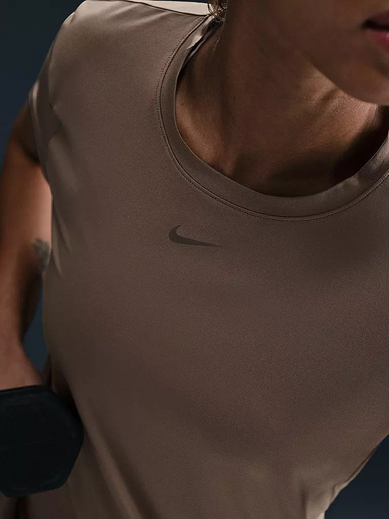 NIKE | Camiseta de fitness para mujer One Classic Dri-FIT | Marrón