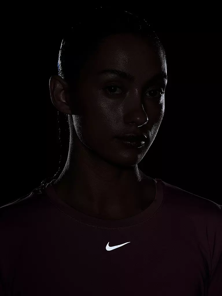 NIKE | Camiseta de fitness para mujer One Classic Dri-FIT | 