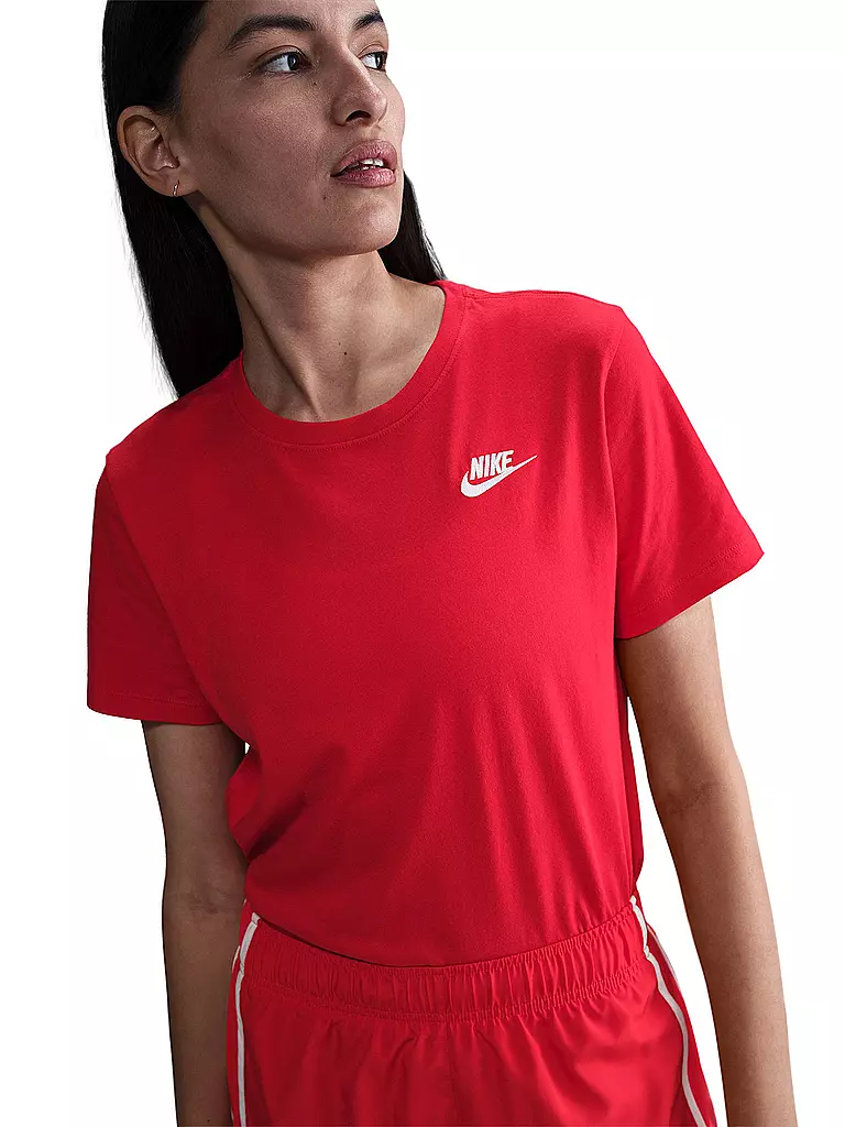 NIKE | Camiseta de mujer Sportswear Club Essentials | Rojo