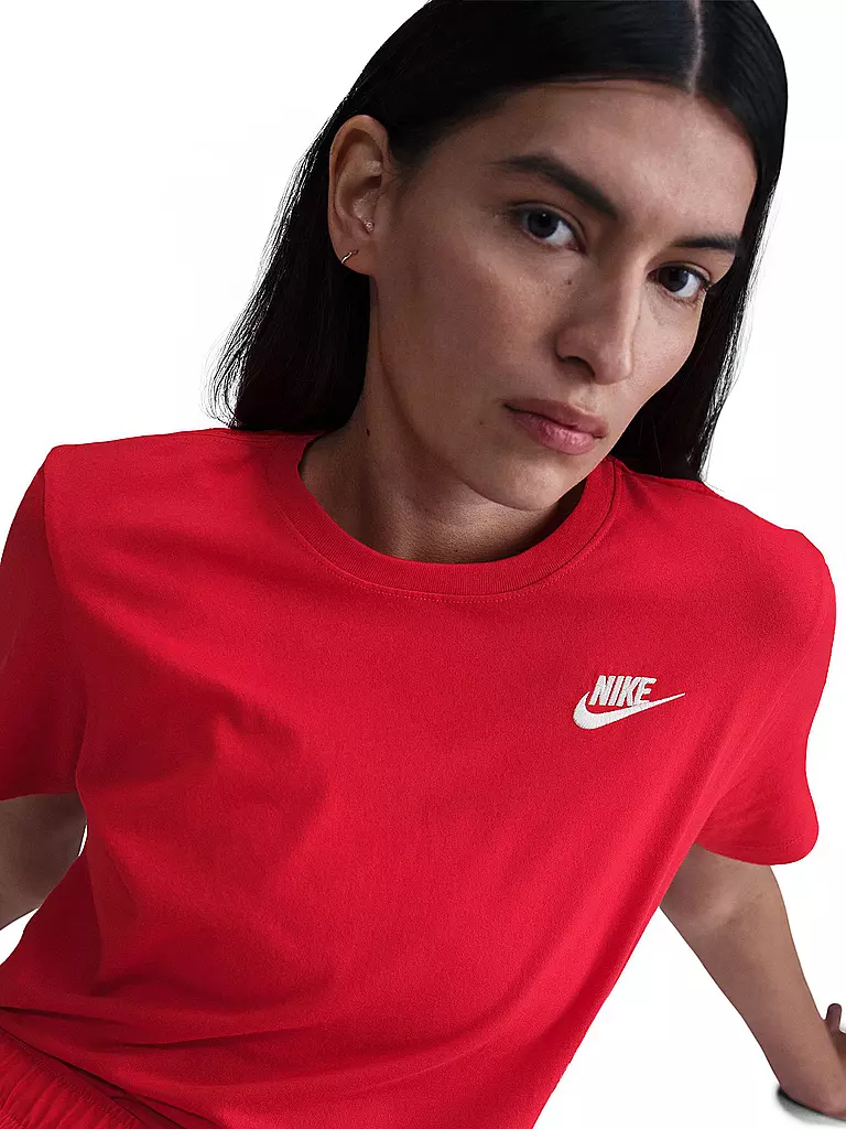 NIKE | Camiseta de mujer Sportswear Club Essentials | Rojo