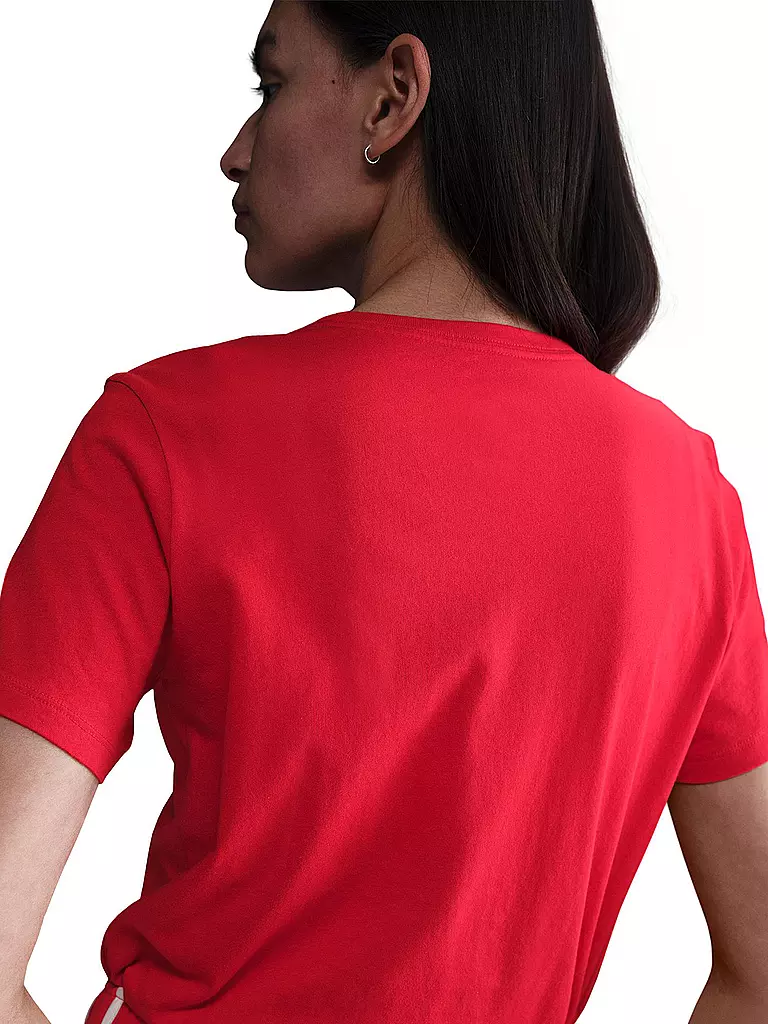 NIKE | Camiseta de mujer Sportswear Club Essentials | Rojo