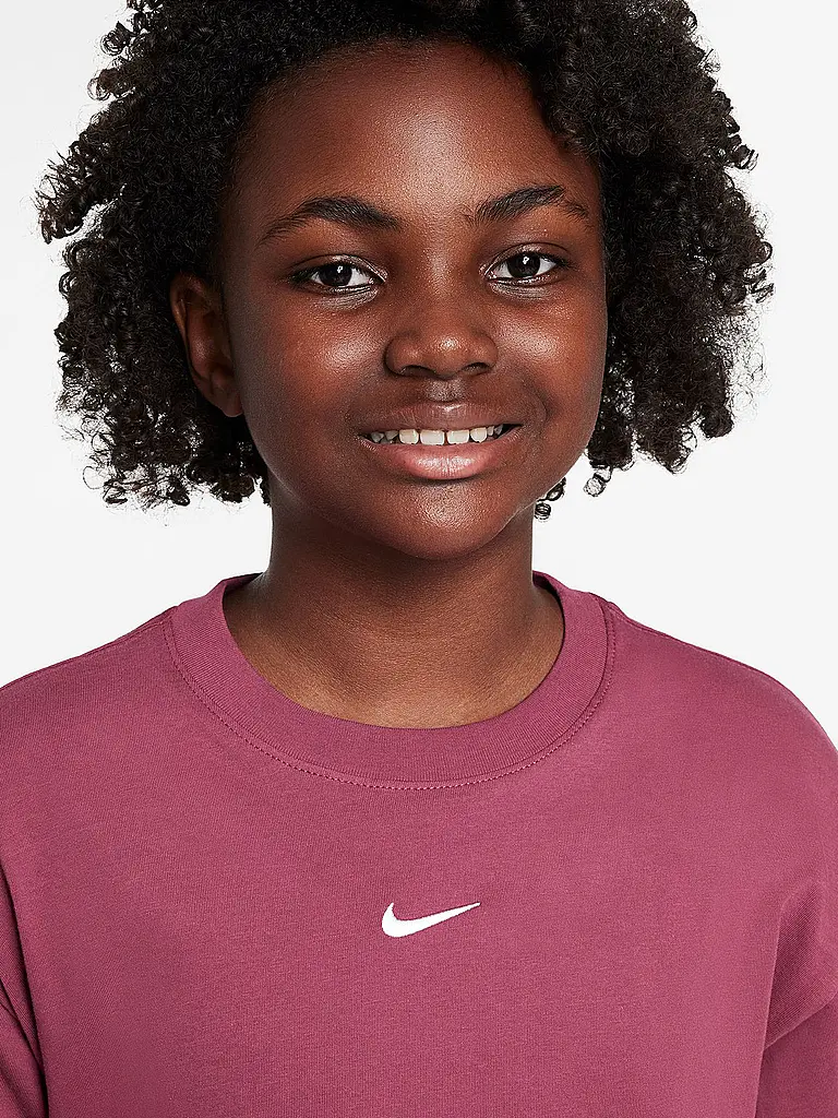 NIKE | Camiseta de niña Sportswear Essential |