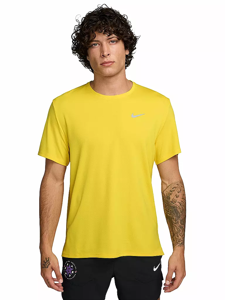 NIKE | Camiseta de running para hombre Dri-FIT UV Miler | Amarillo