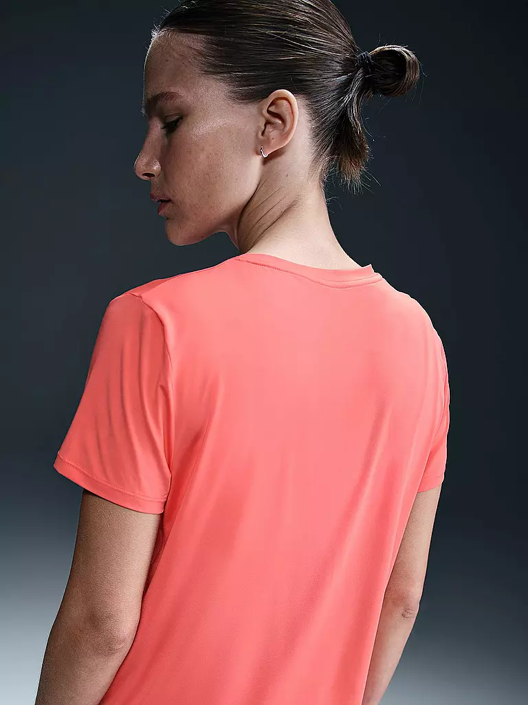 NIKE | Camiseta de running para mujer One Swoosh | Coral