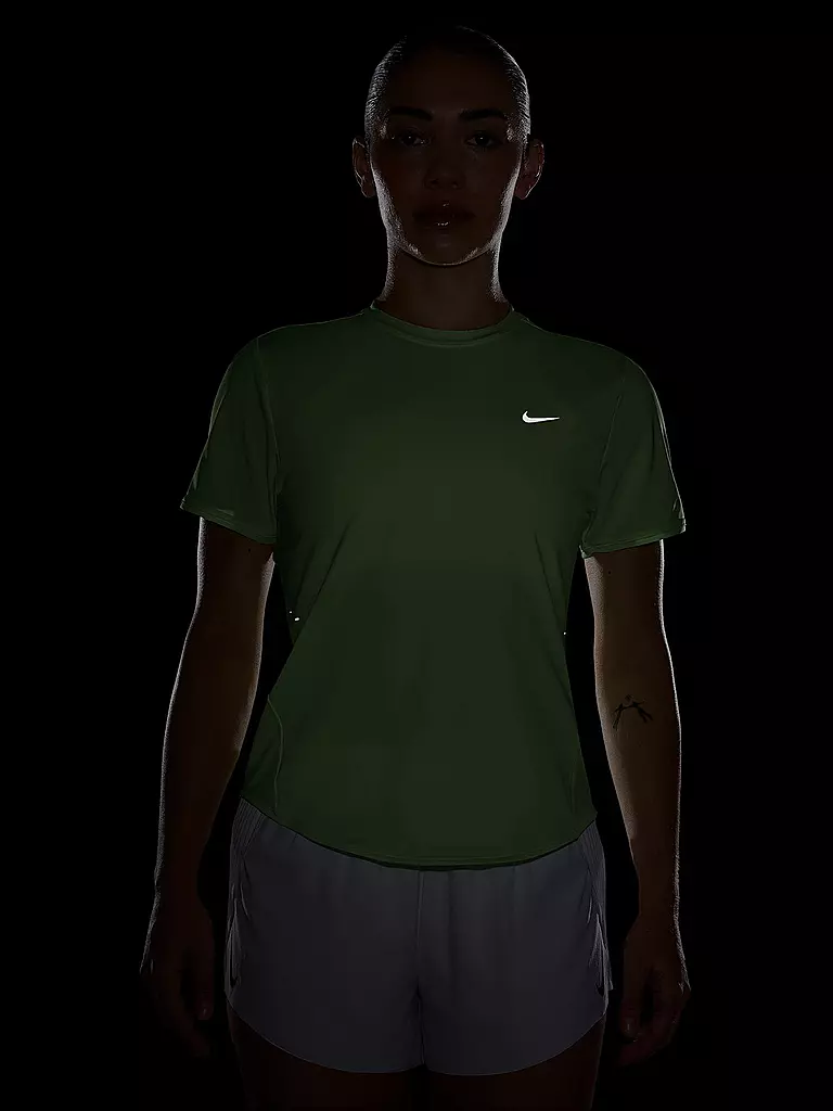 NIKE | Camiseta de running Swift para mujer |