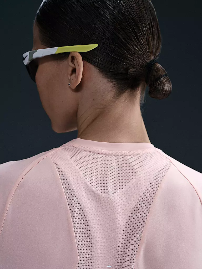 NIKE | Camiseta de running Swift para mujer |