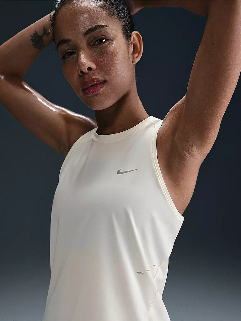 NIKE | Camiseta de running Swift para mujer |