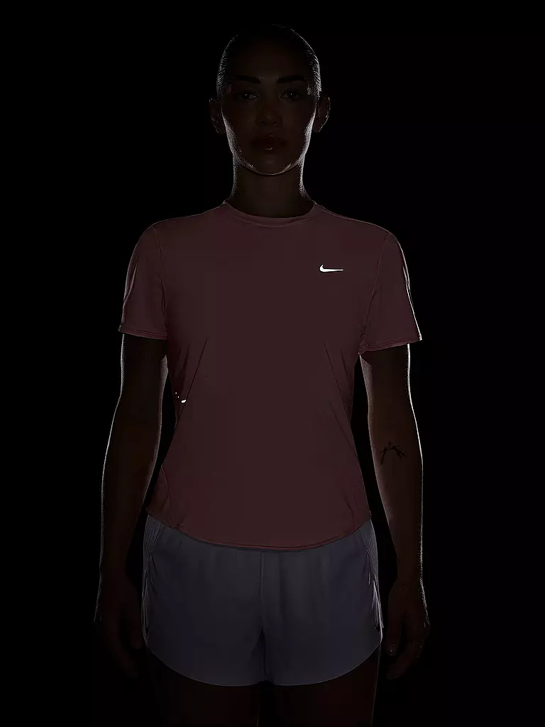 NIKE | Camiseta de running Swift para mujer |