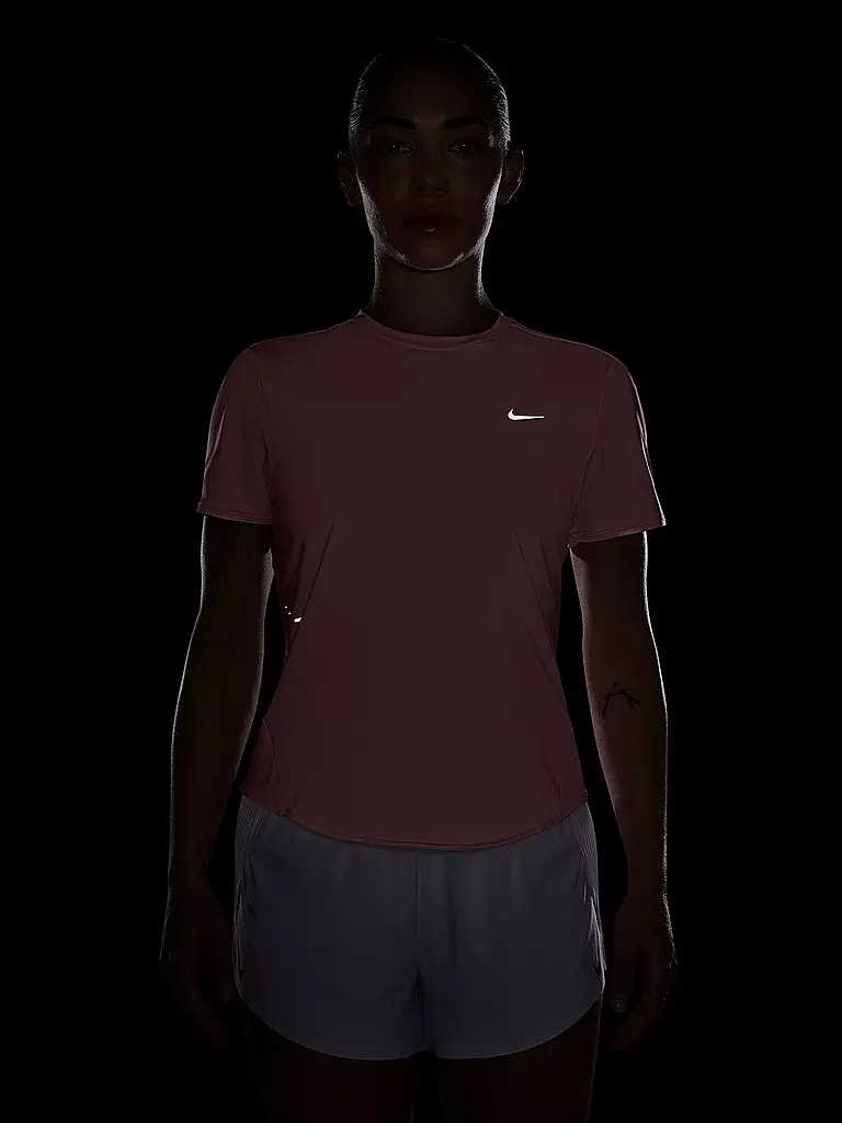 NIKE | Camiseta de running Swift para mujer |