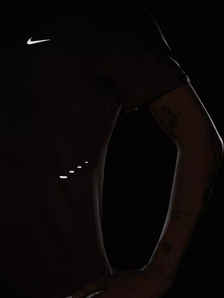 NIKE | Camiseta de running Swift para mujer | Marrón