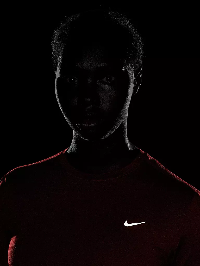 NIKE | Camiseta de running Swift para mujer | Rojo