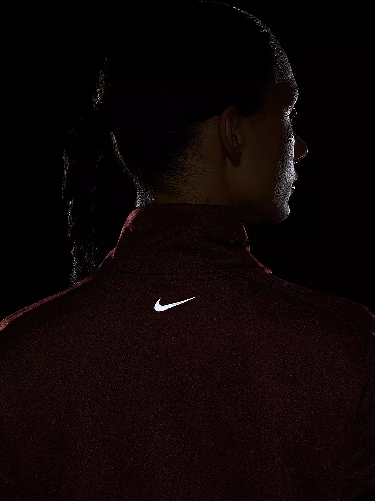 NIKE | Camiseta de running Swoosh para mujer |