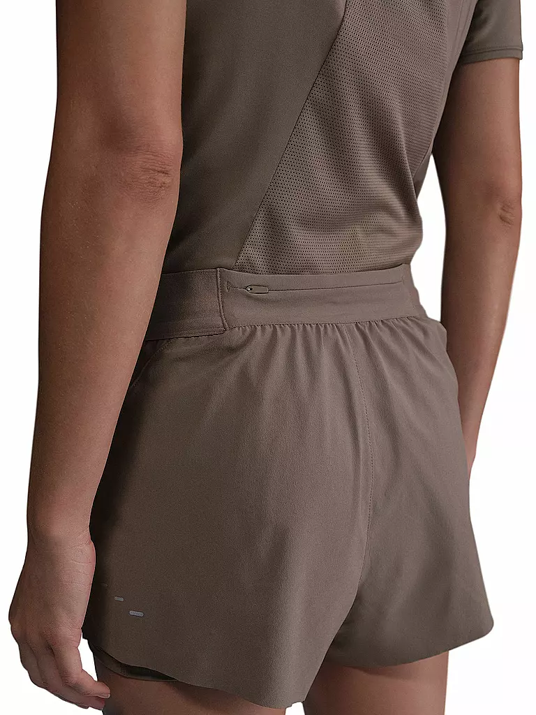 NIKE | Pantalón corto de running Swift para mujer | Marrón