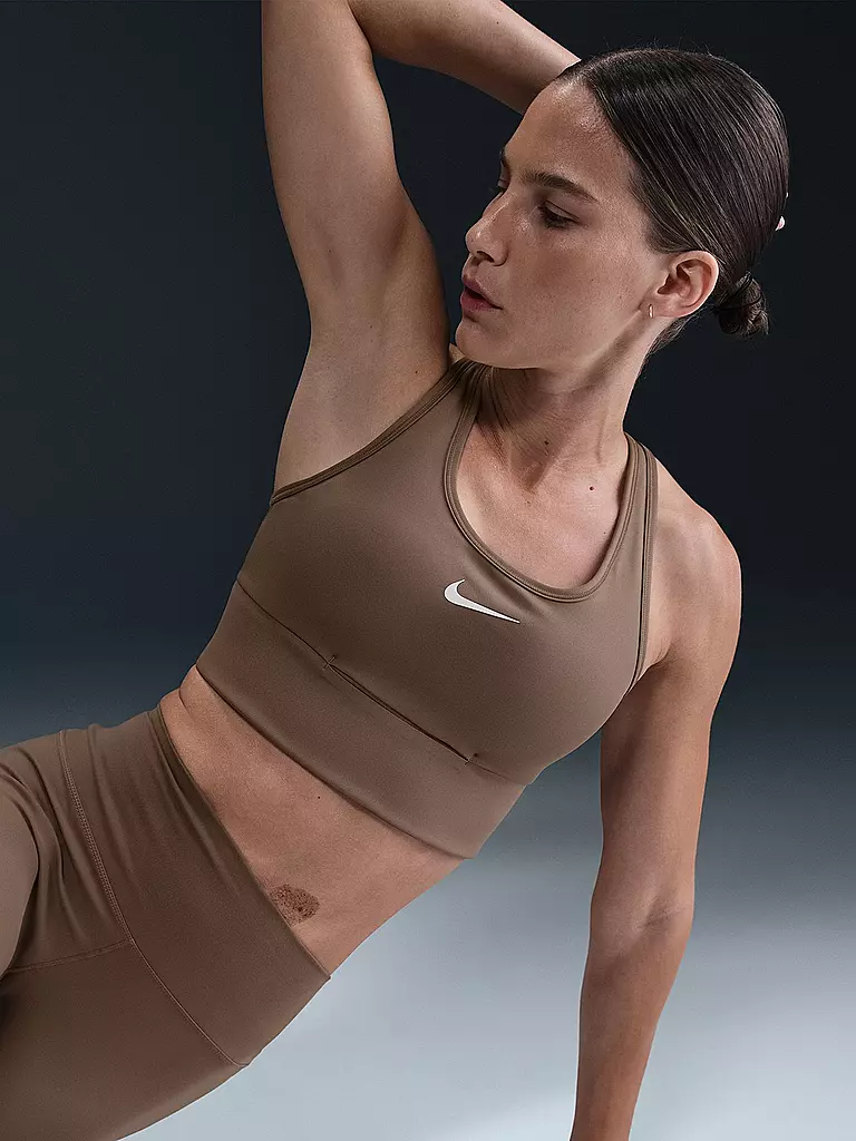 NIKE | Sujetador deportivo para mujer Swosh Longline de sujeción media | 