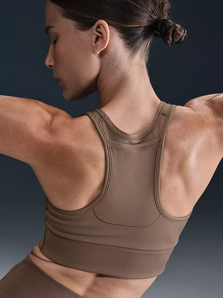 NIKE | Sujetador deportivo para mujer Swosh Longline de sujeción media | 