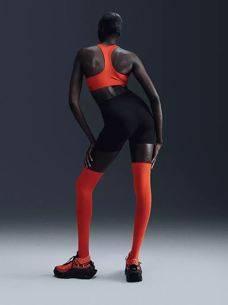 NIKE | Sujetador deportivo Swoosh de sujeción media para mujer |