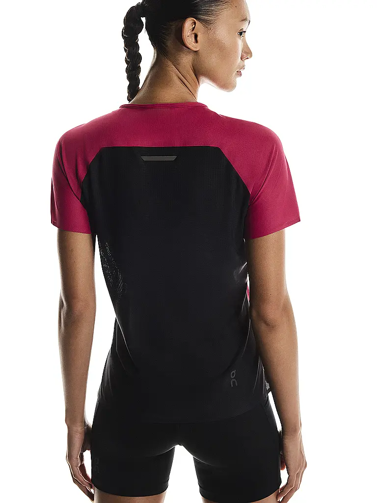ON | Camiseta de running Performance-T para mujer | Rojo oscuro
