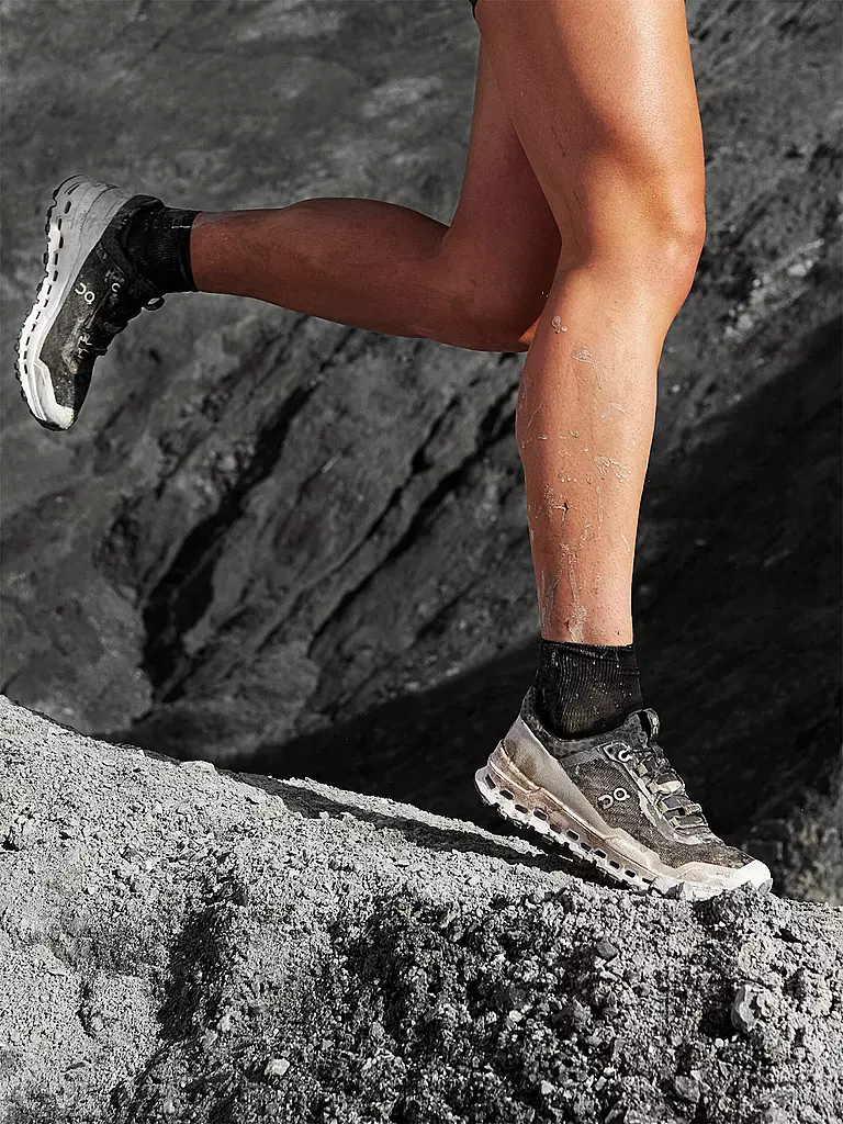 ON | Damen Traillaufschuhe Cloudultra BLACK / WHITE | Negro