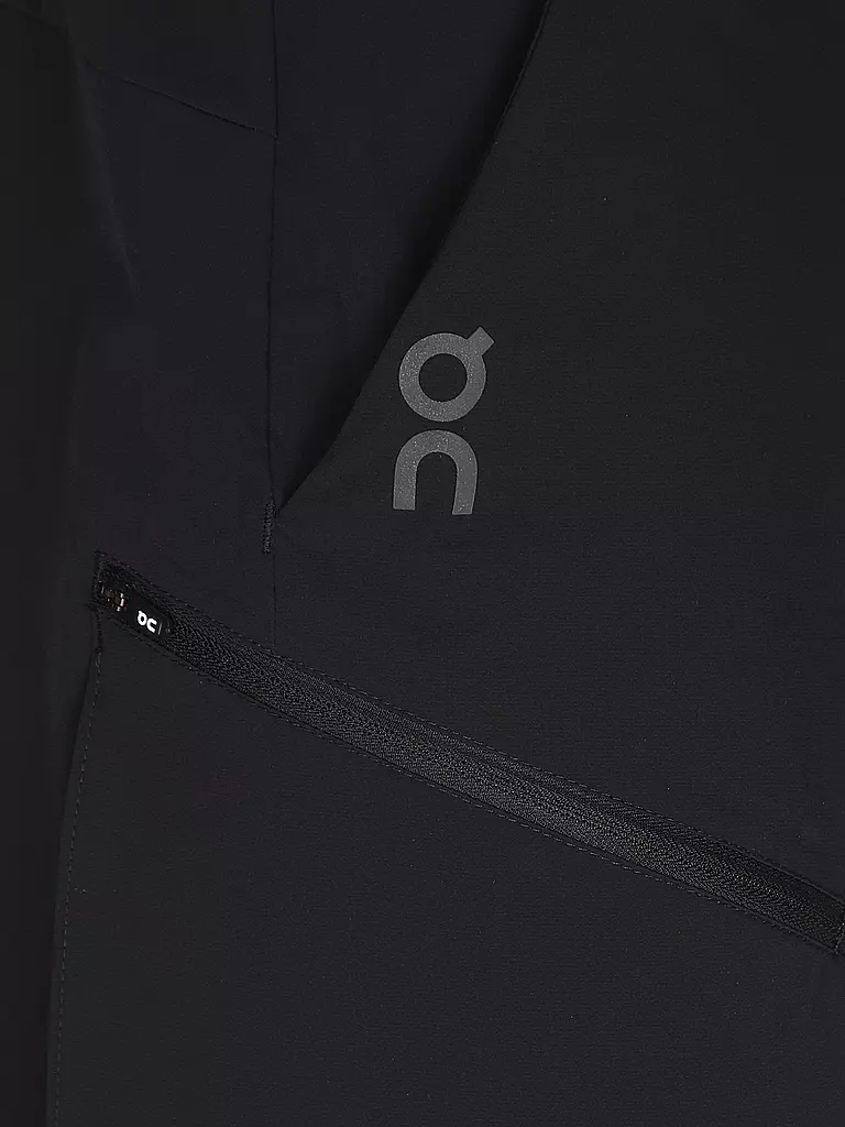 ON | Herren Short Trek | Negro