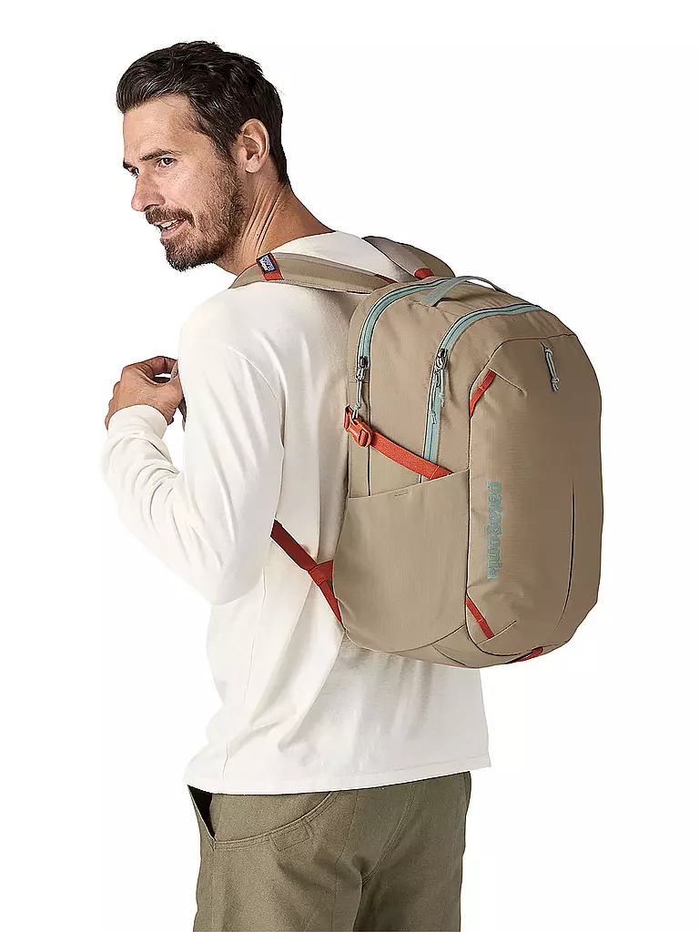 PATAGONIA | Mochila de día Refugio Daypack 26L | Camel