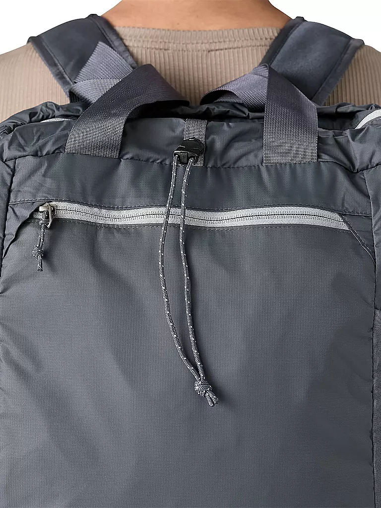 PATAGONIA | Mochila de día Terravia Tote Pack 24L | Azul oscuro