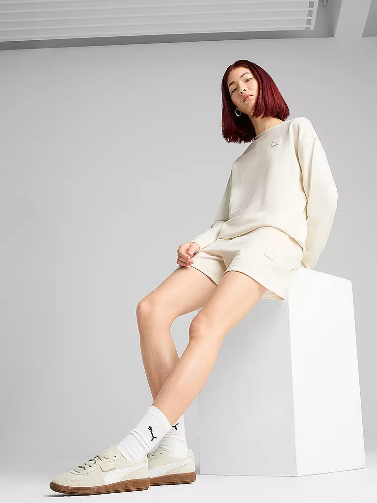 PUMA | Short de mujer Elevated de tiro medio de 5 pulgadas | Crema