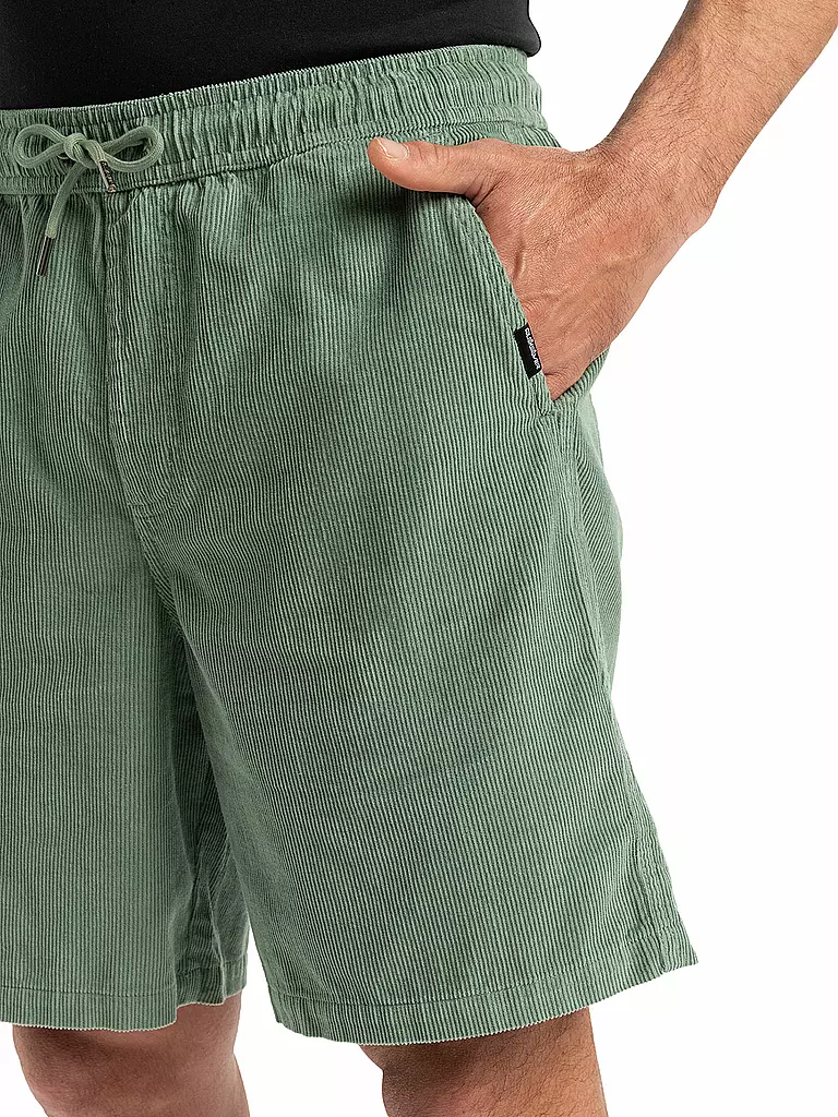 QUIKSILVER | Pantalón corto de playa para hombre Taxer Cord Bermuda 18" | Verde claro