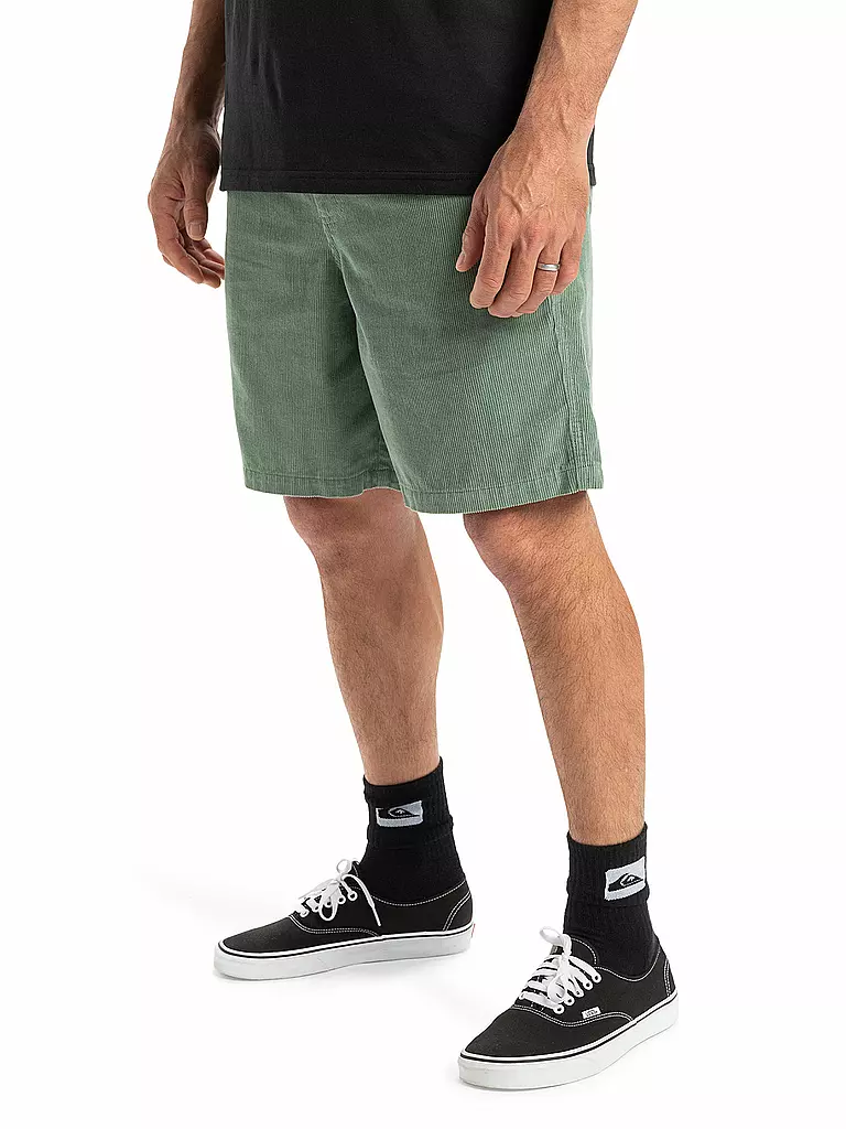 QUIKSILVER | Pantalón corto de playa para hombre Taxer Cord Bermuda 18" | Verde claro