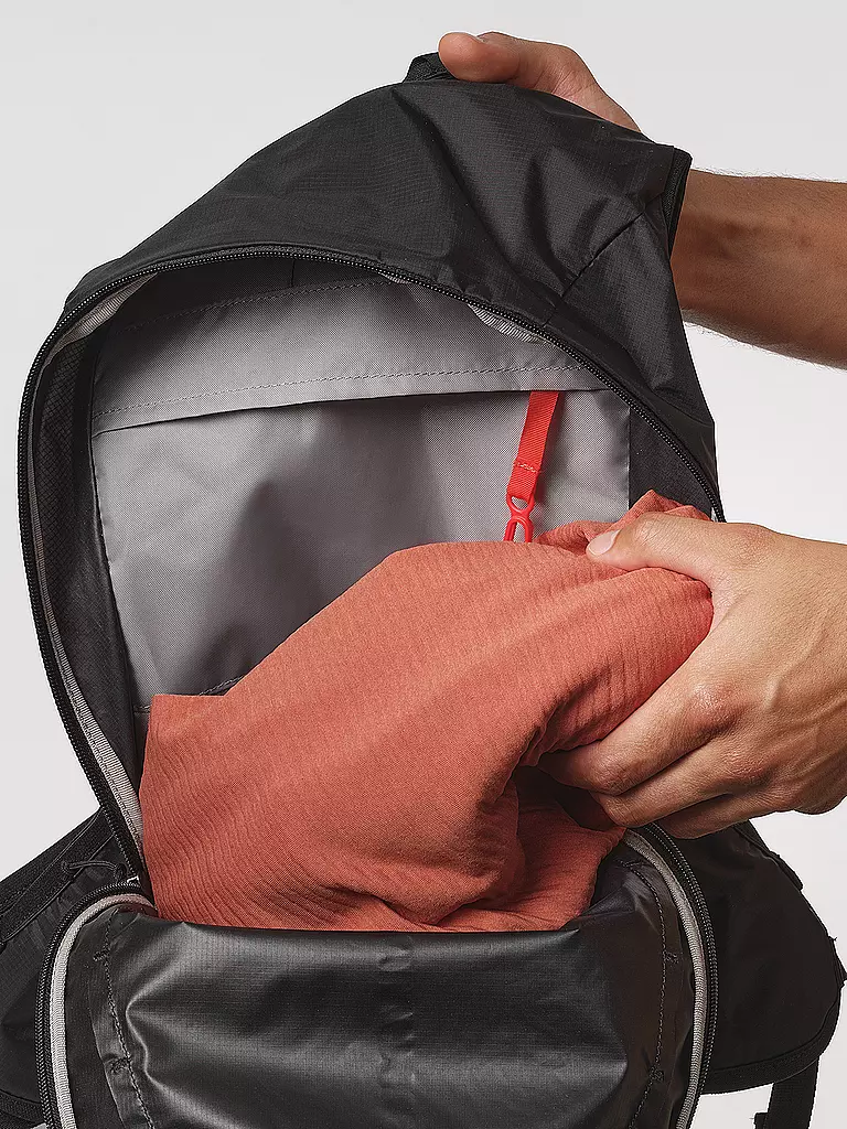 SALOMON | Mochila de running Cross 12 | Negro