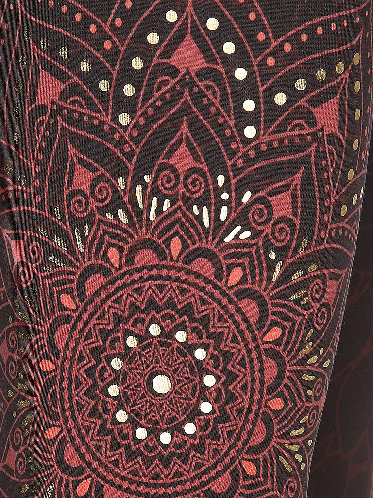 THE SPIRIT OF OM | Nombre del producto: Mallas de yoga Chaya para mujer
Marca: THE SPIRIT OF OM
Color: rojo oscuro
Categorías: Mujer

Material: Algodón, Elástico | Rojo oscuro