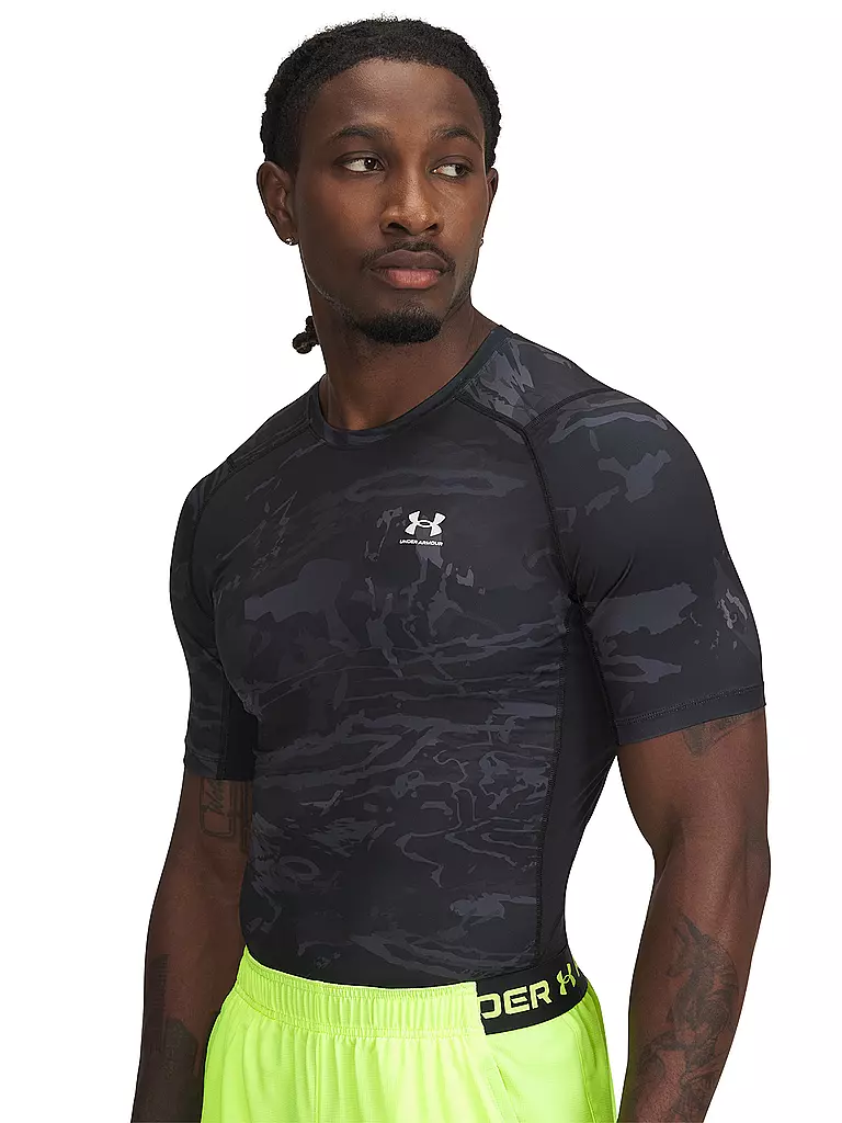 UNDER ARMOUR | Camiseta de fitness para hombre UA HeatGear® Armour Printed | Negro