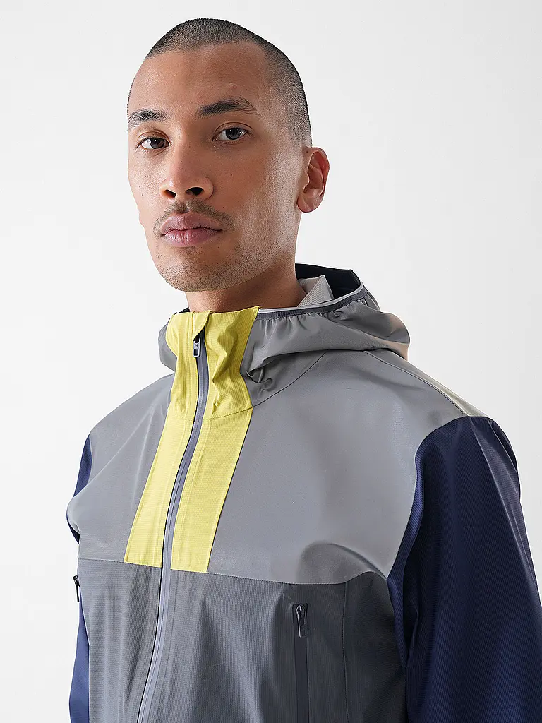 UNDER ARMOUR | Chaqueta de fitness para hombre UA Halo Run |