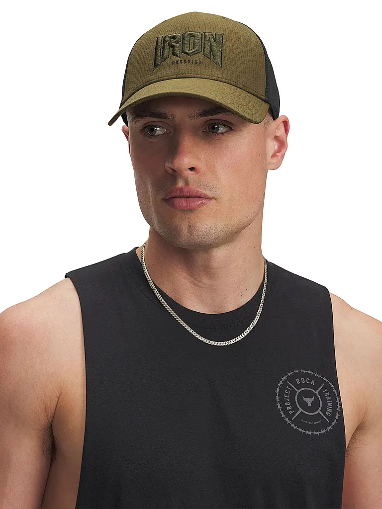 UNDER ARMOUR | Gorra Trucker Project Rock | Oliva